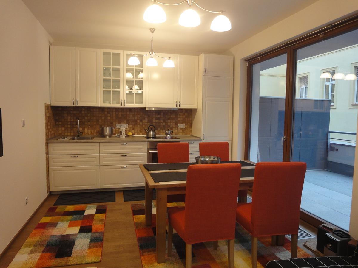 Apartman Mozartova Apartment ปราก ภายนอก รูปภาพ